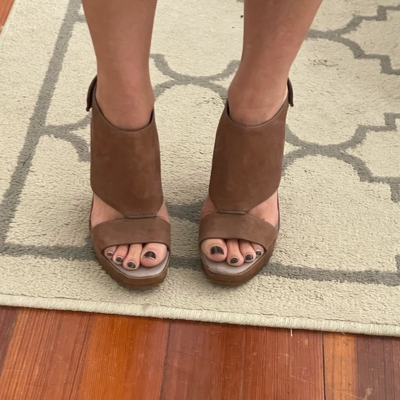 Vince Camuto wedges - Picture 4 of 6